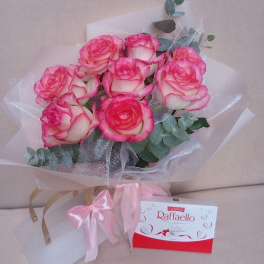 Jumilia roses + Raffaello