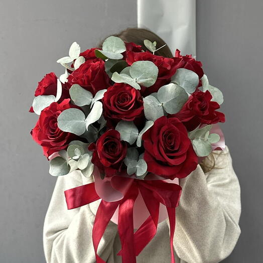 Роза 11 шт с Эвкалиптом в шляпной коробке 🌹