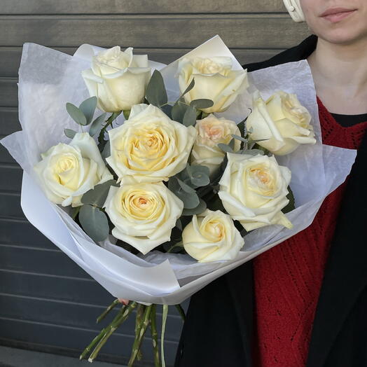 Букет из 9 пионовидных белых роз Кендлайт