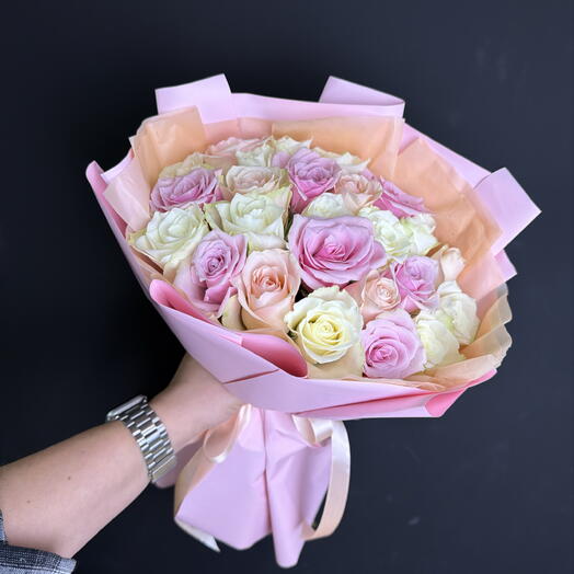 Нежный микс из 25 кенийских роз