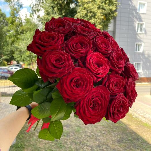 15 красных роз