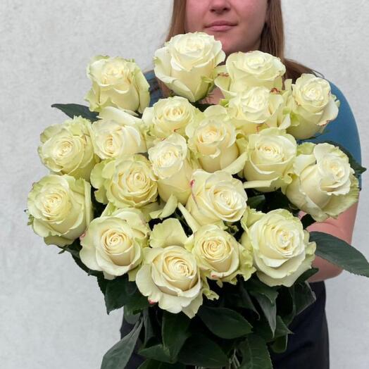 19 rosas blancas Ecuador 80cm