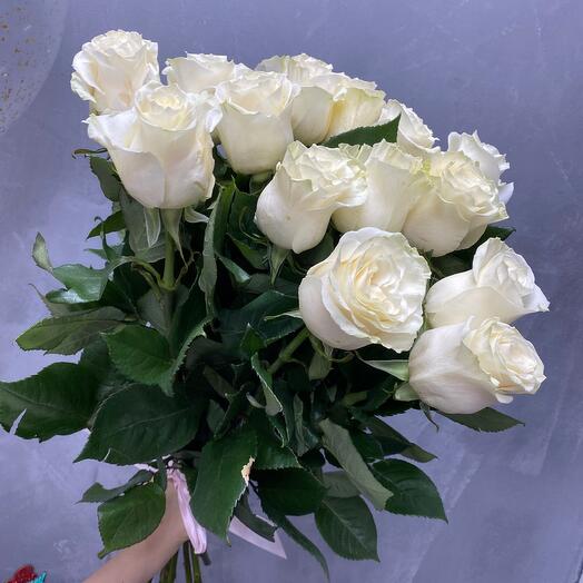 15 rosas blancas