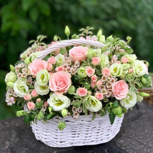 Корзина с цветами Luxury Flowers Праздничная