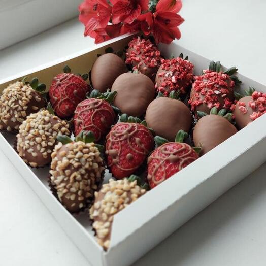 Chocolate covered strawberry set (size 20 cm*20 cm)