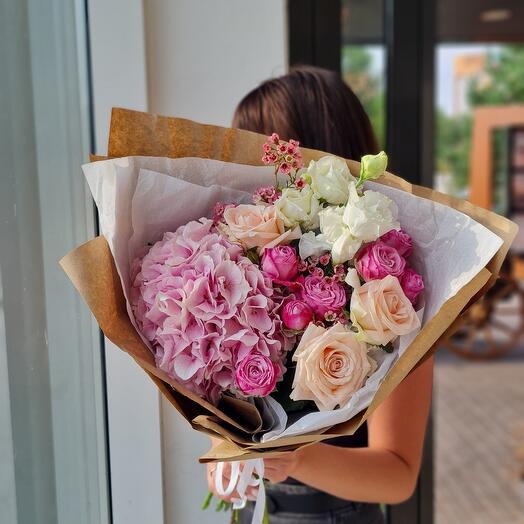 Ramo con Hortensia y rosa