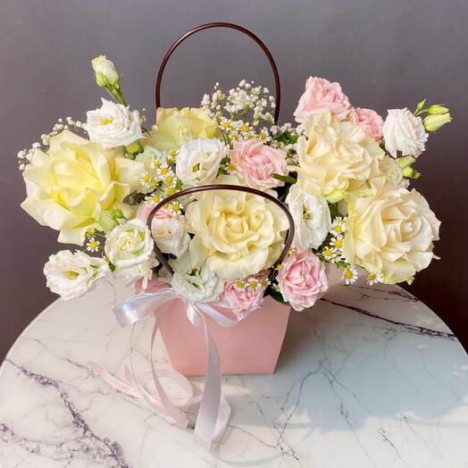 Сумка с французскими розами белая