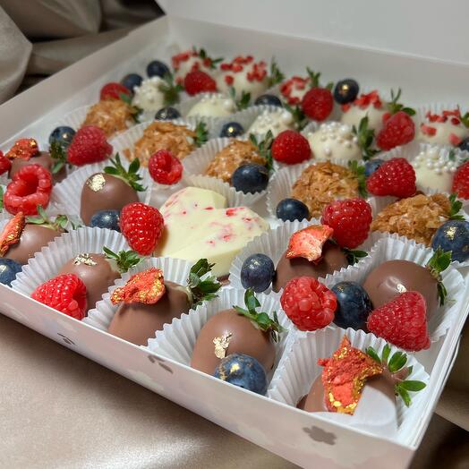 Клубника в шоколаде 25 ягод набор «Праздничный»