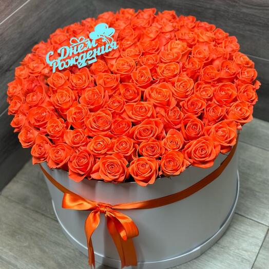 101 Rosa Naranja En Una Caja De Sombrero