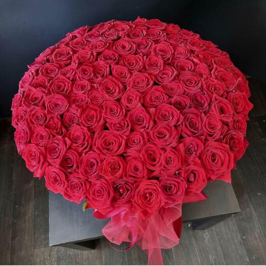 101 Gorgeous Red Roses in a box