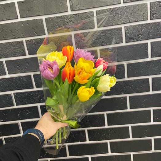 Букет из 11 Тюльпанов микс в прозрачной упаковке