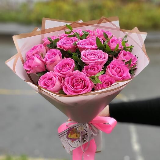 Bouquet of bright pink roses