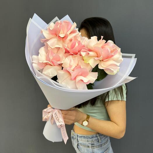 5 rosas francesas de color rosa suave
