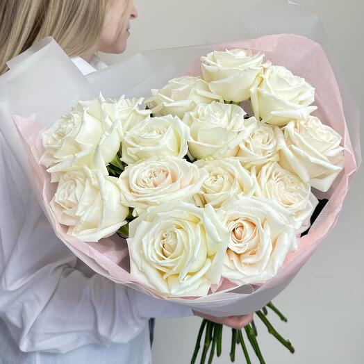 Mono bouquet of peony roses