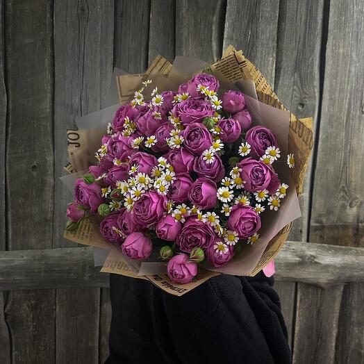 Peony-shaped roses and daisies