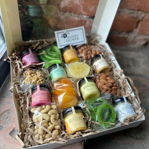 Дизайнерская коробка с орехами, медом и сухофруктами "Box "Мадейра""