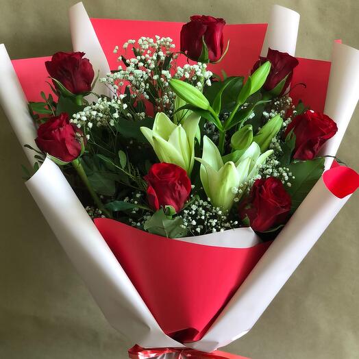 Bouquet of roses and lilies