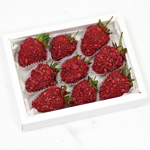 Strawberries in milk chocolate and raspberries 9 pcs