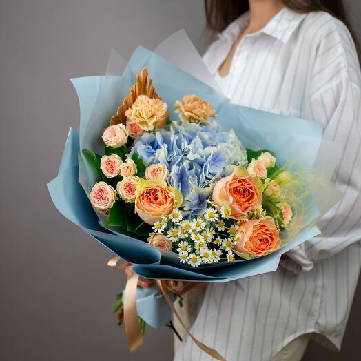 Букет «Небо. Ромашки» с голубой гортензией💙🫐