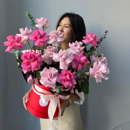 15 роз в коробке