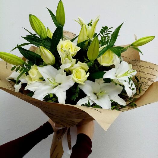 Bouquet of lilies and white roses