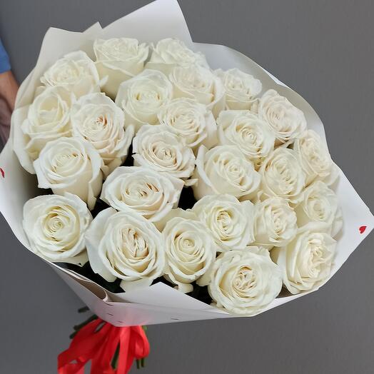 A gorgeous monobucket of 25 white roses