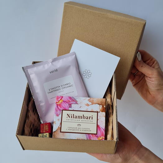 A gift set for a perfect day of coffee and chocolate