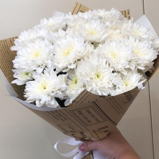 Bouquet of white chrysanthemums
