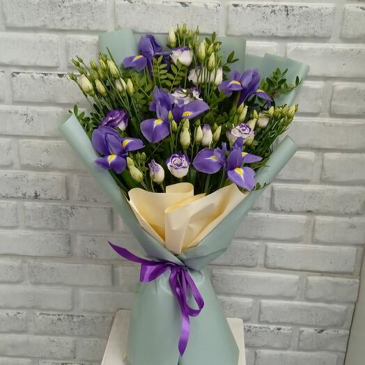 Bouquet of Iris lisianthus