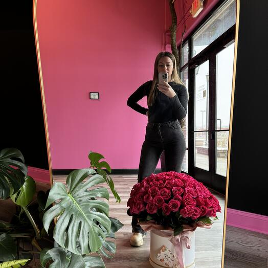 100 red roses in a box