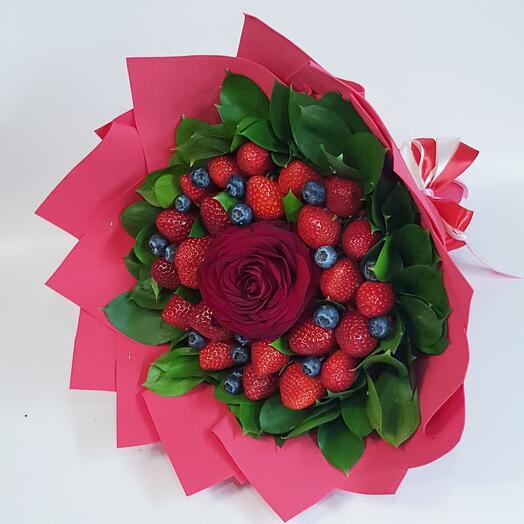 Роза, клубника, голубика💝