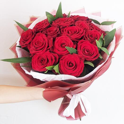 15 red roses
