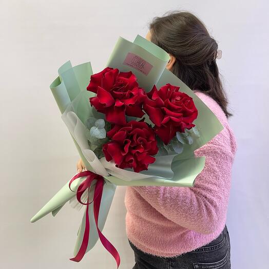 Ramo Miss flo S de 3 rosas rojas francesas Explorer y eucalipto