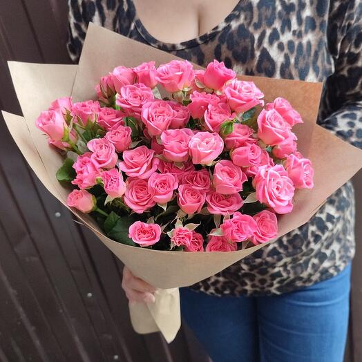 Ramo de rosas brillantes arbustos