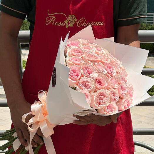 Blush Elegance – 31 Pink Roses in Classic White Wrapping