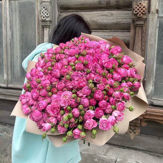 Огромный букет из кустовых роз