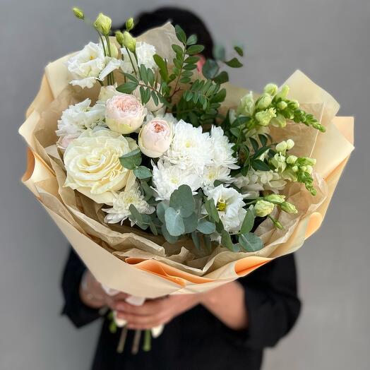 «Арт.31948» пионовидные розы, махровая эустома, антиринум и хризантема