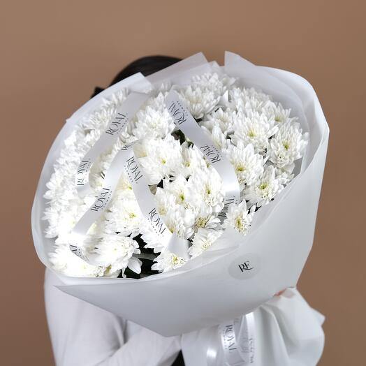 Пушистый букет из хризантем