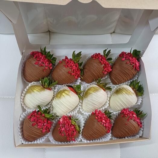 Fresas cubiertas de chocolate ( 12 )
