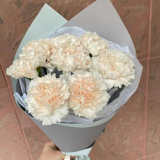Букет из 9 кремовых гвоздик