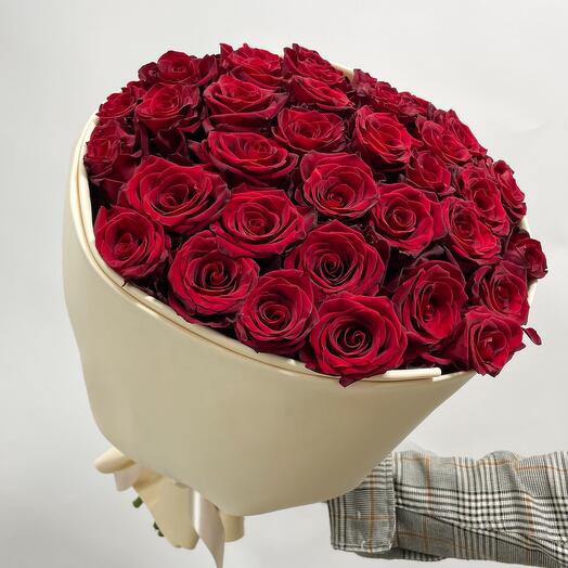 Red roses. 35 roses in a stylish package