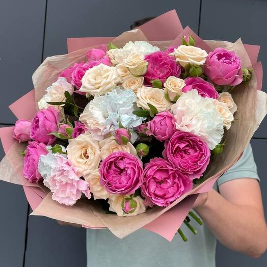 Букет пионовидные розы диантусы💞