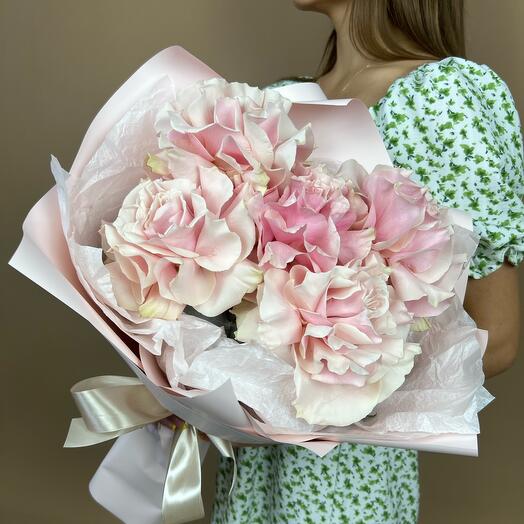 Ажурные розы в нежном исполнении💕 Комплимент