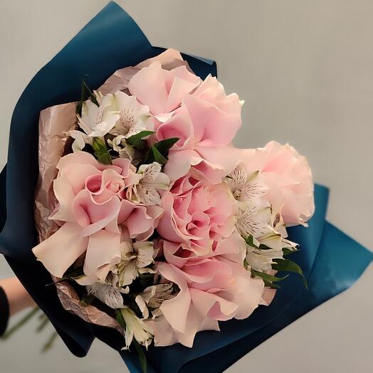 Букет из Нежных Французских Роз и Альстромерий