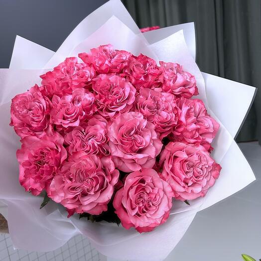Bouquet of peony-shaped roses