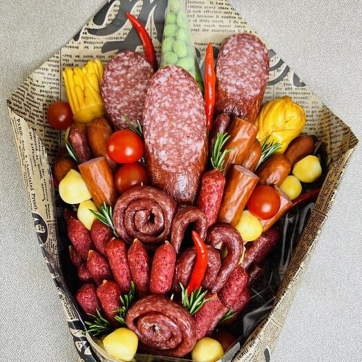 Мужской букет из колбас и закусок