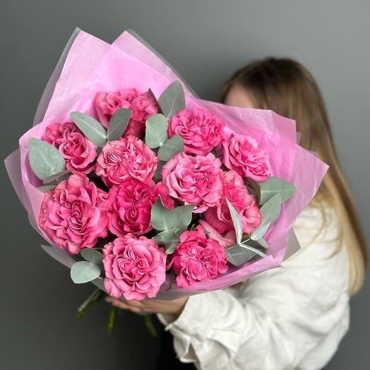 Peony-shaped roses and bows