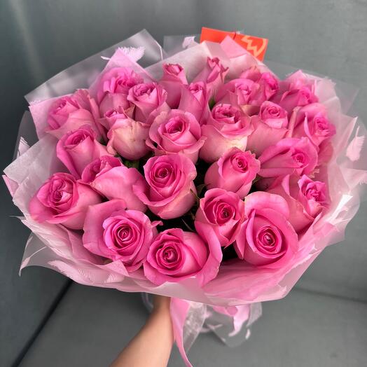 25 pink roses