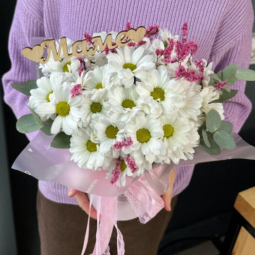 Хризантемы ромашки в коробке для мамы на день семьи 🌼