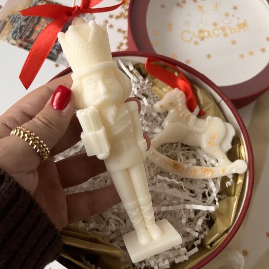 Новорічний набір Свічка Лускунчик і Арома саше конячка